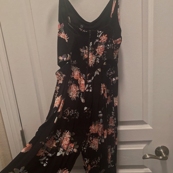 American Eagle Outfitters Floral Romper - Picture 2 of 2